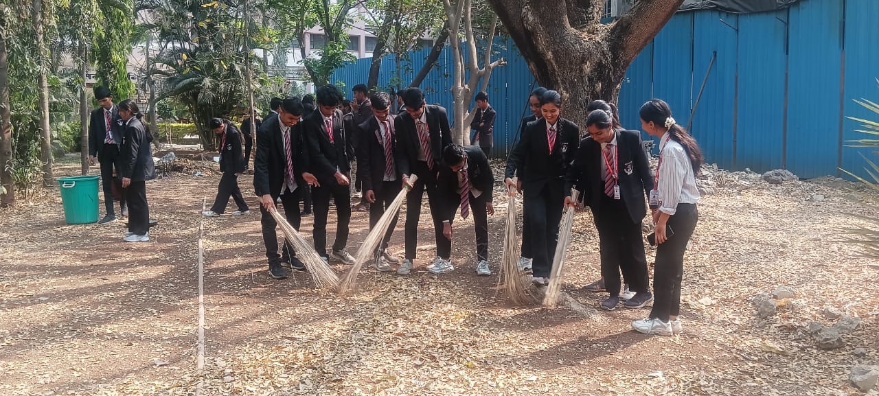 69becc4dba55eEE Campus cleaning.JPG
